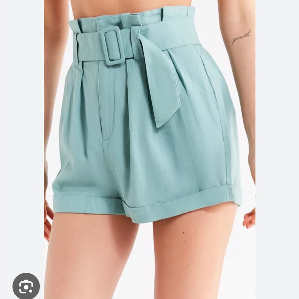 NWOT Urban outfitters linen shorts with a belt size S